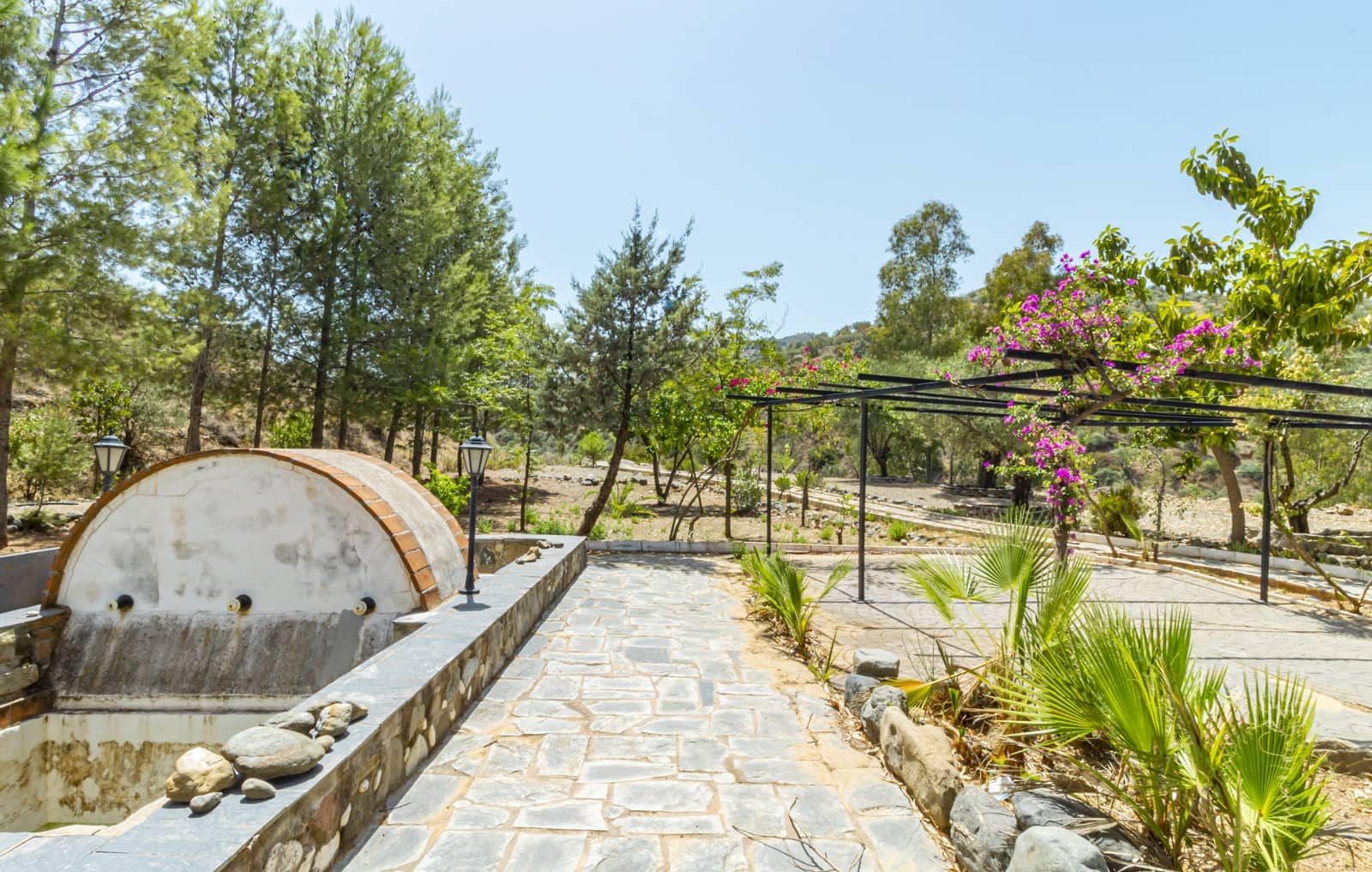 11 soveværelse Finca/Landehus til salg i Guaro med swimmingpool garage - € 780.000 (Ref: 7742096)