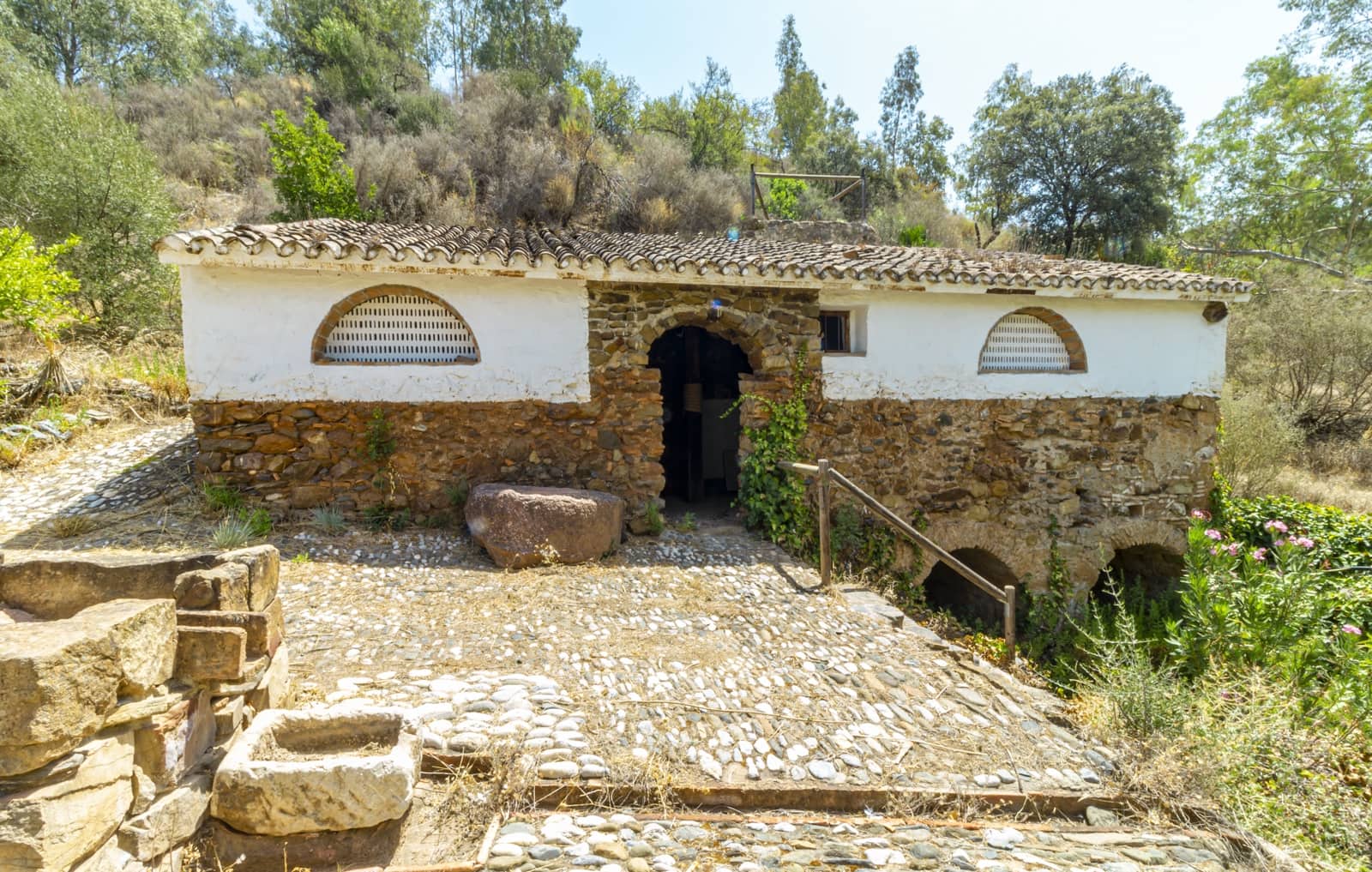 11 soveværelse Finca/Landehus til salg i Guaro med swimmingpool garage - € 780.000 (Ref: 7742096)