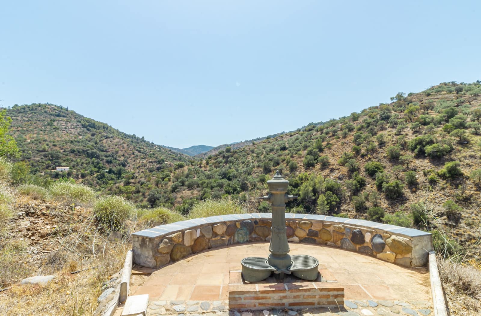 11 soveværelse Finca/Landehus til salg i Guaro med swimmingpool garage - € 780.000 (Ref: 7742096)