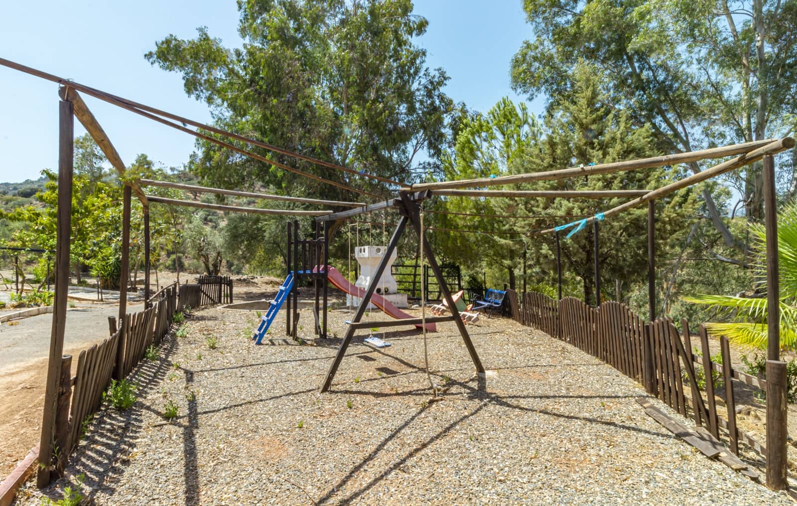 11 soveværelse Finca/Landehus til salg i Guaro med swimmingpool garage - € 780.000 (Ref: 7742096)