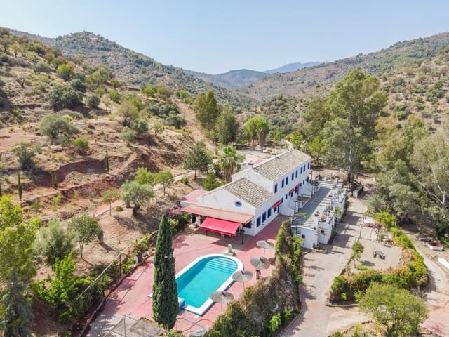 11 soveværelse Finca/Landehus til salg i Guaro med swimmingpool garage - € 780.000 (Ref: 7742096)