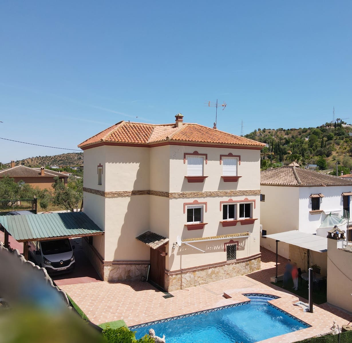 Chalet de 3 habitaciones en Coín en alquiler con piscina garaje - 1.750 € (Ref: 8279415)