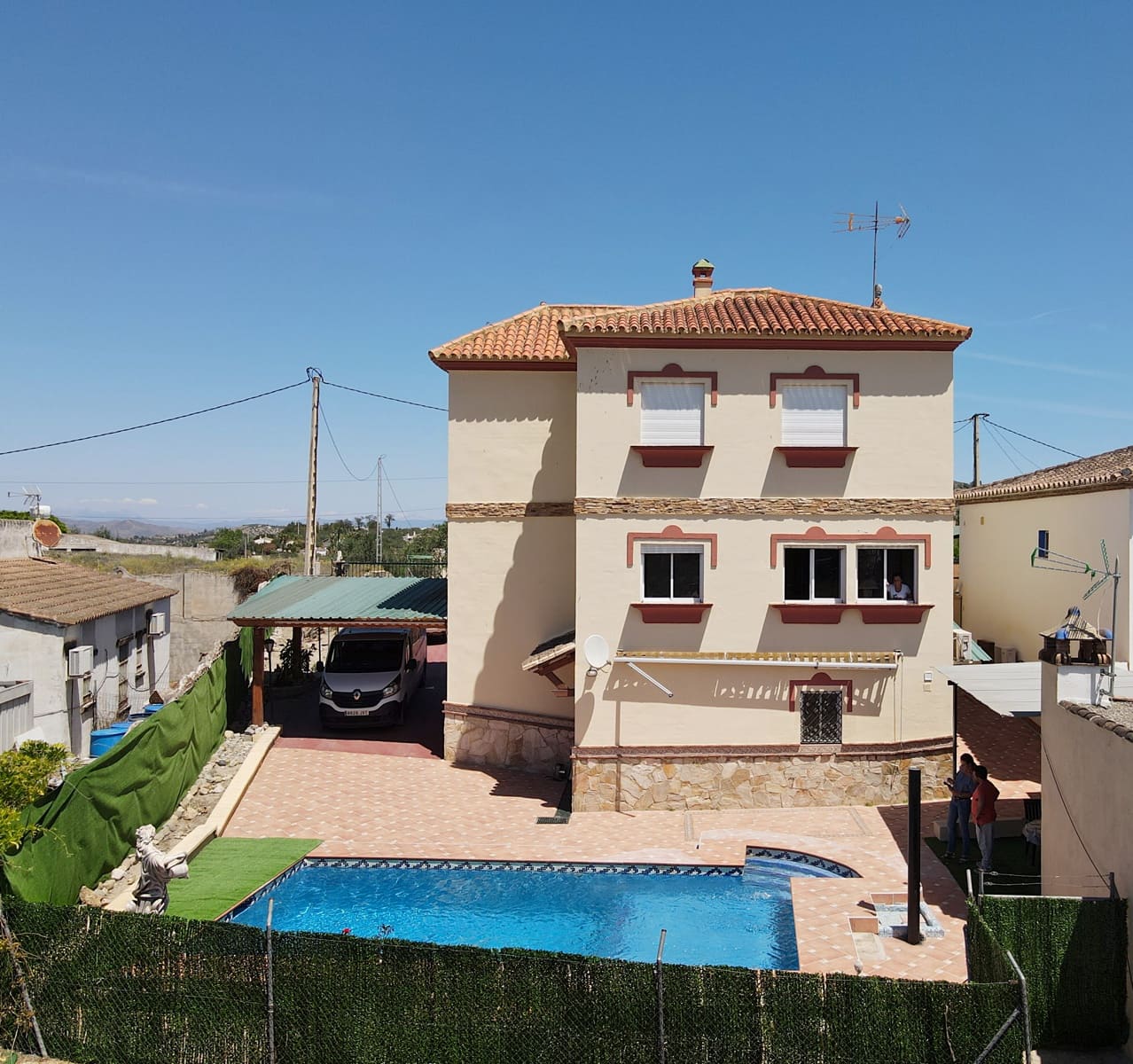 Chalet de 3 habitaciones en Coín en alquiler con piscina garaje - 1.750 € (Ref: 8279415)