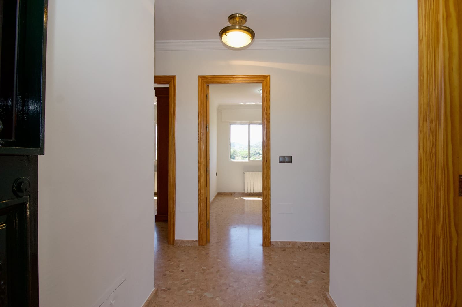 Chalet de 3 habitaciones en Coín en alquiler con piscina garaje - 1.750 € (Ref: 8279415)