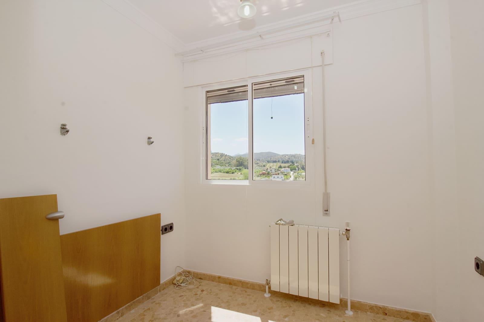 Chalet de 3 habitaciones en Coín en alquiler con piscina garaje - 1.750 € (Ref: 8279415)