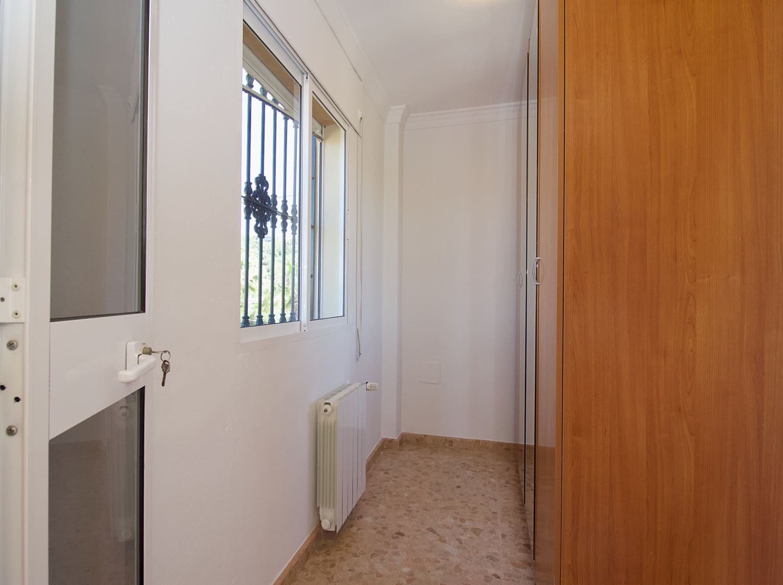 Chalet de 3 habitaciones en Coín en alquiler con piscina garaje - 1.750 € (Ref: 8279415)