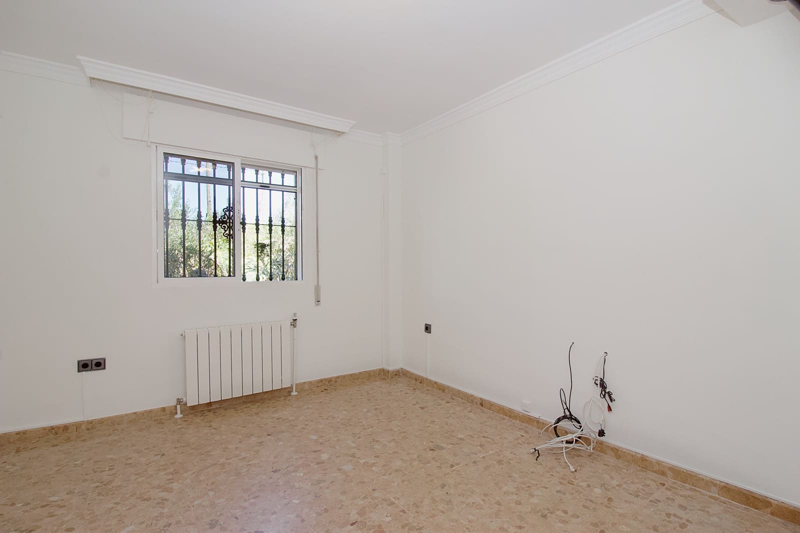 Chalet de 3 habitaciones en Coín en alquiler con piscina garaje - 1.750 € (Ref: 8279415)