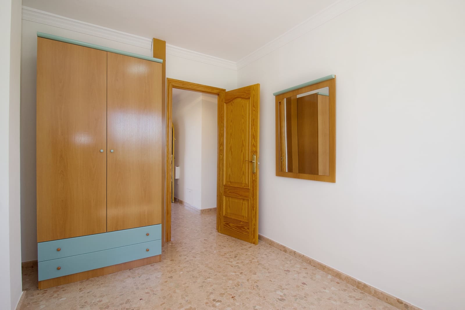 Chalet de 3 habitaciones en Coín en alquiler con piscina garaje - 1.750 € (Ref: 8279415)