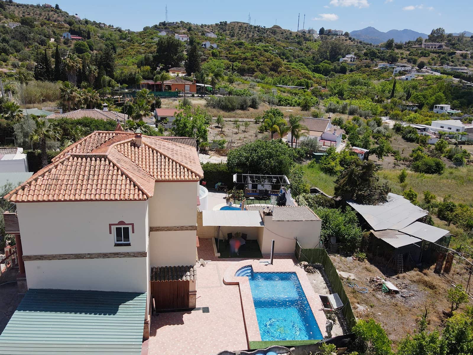 Chalet de 3 habitaciones en Coín en alquiler con piscina garaje - 1.750 € (Ref: 8279415)