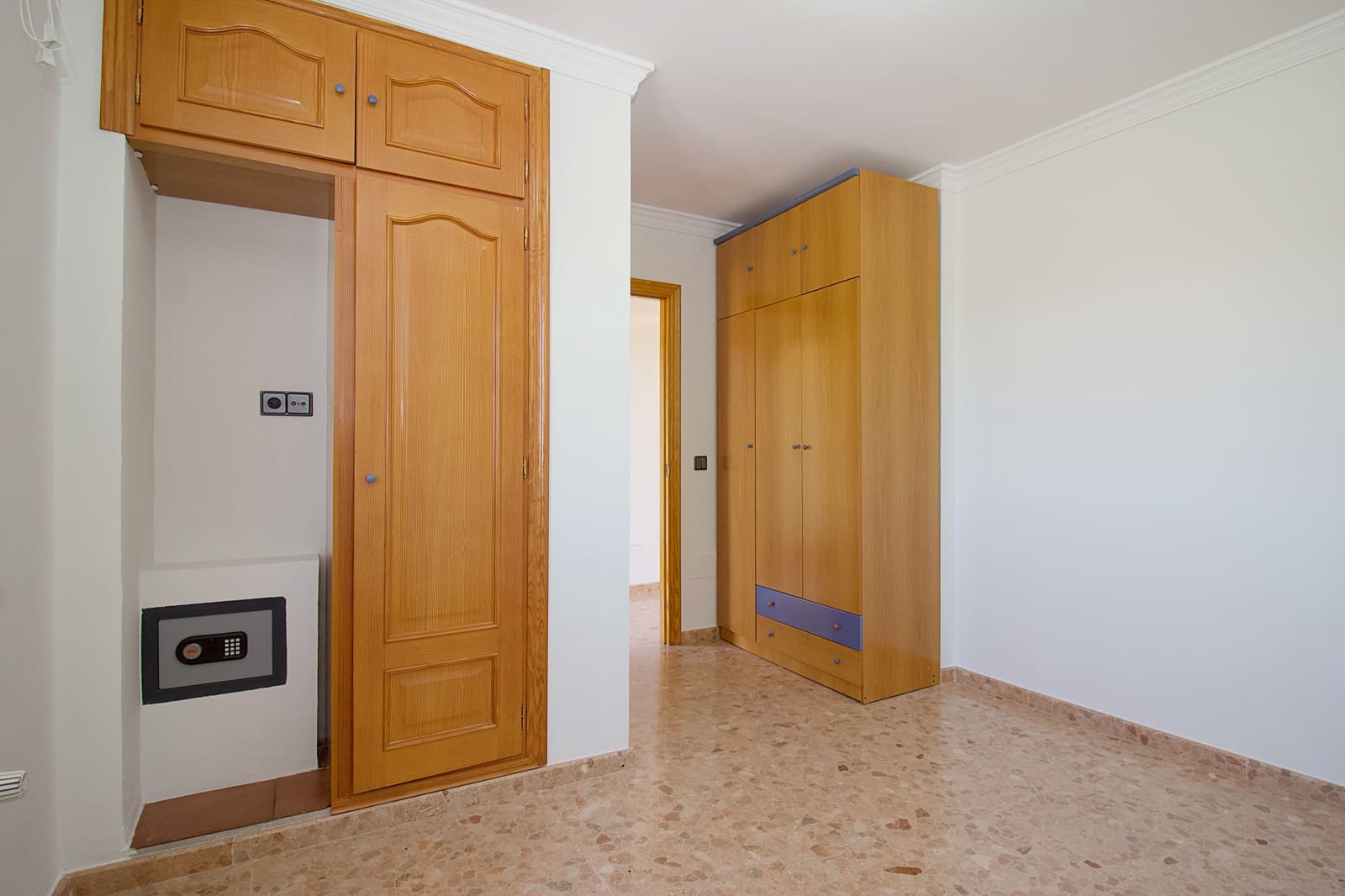 Chalet de 3 habitaciones en Coín en alquiler con piscina garaje - 1.750 € (Ref: 8279415)