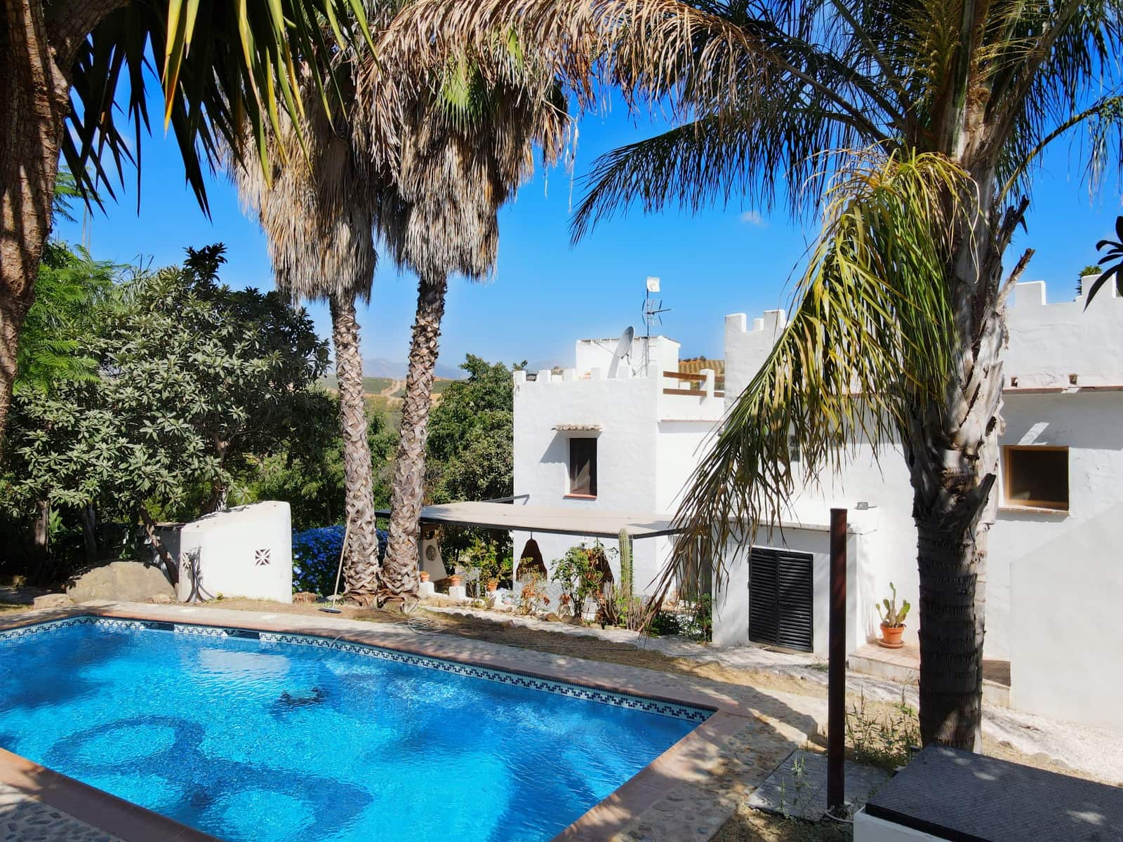 6 soveværelse Finca/Landehus til salg i Coin med swimmingpool garage - € 749.000 (Ref: 8501120)