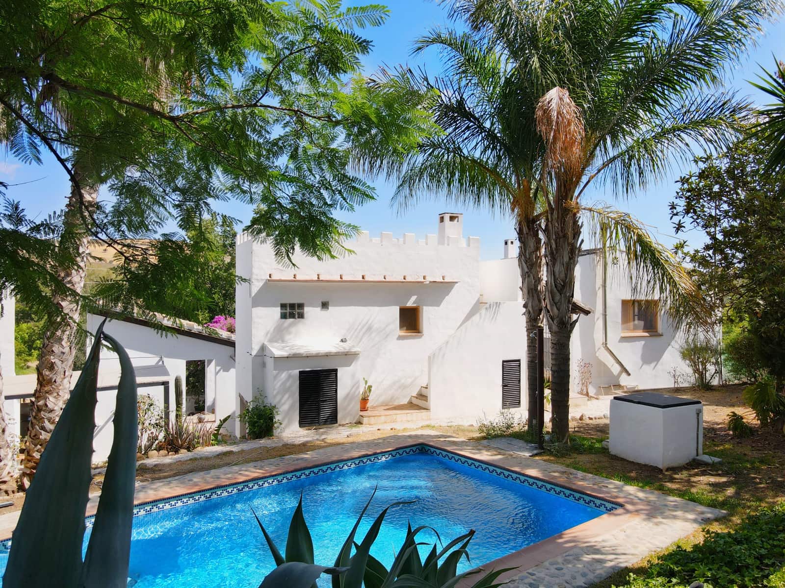 6 soveværelse Finca/Landehus til salg i Coin med swimmingpool garage - € 749.000 (Ref: 8501120)