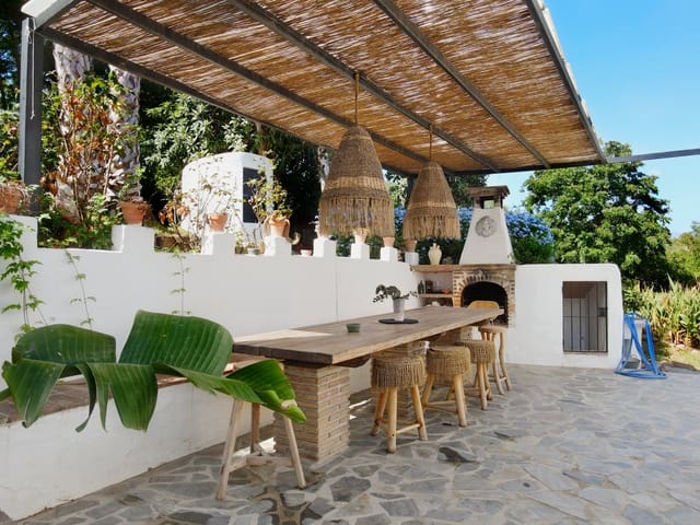 6 soveværelse Finca/Landehus til salg i Coín med swimmingpool garage - € 749.000 (Ref: 8501120)