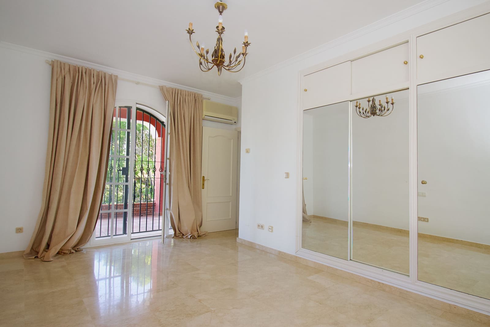 5 soveværelse Villa til salg i Alhaurin el Grande med swimmingpool garage - € 950.000 (Ref: 8676208)