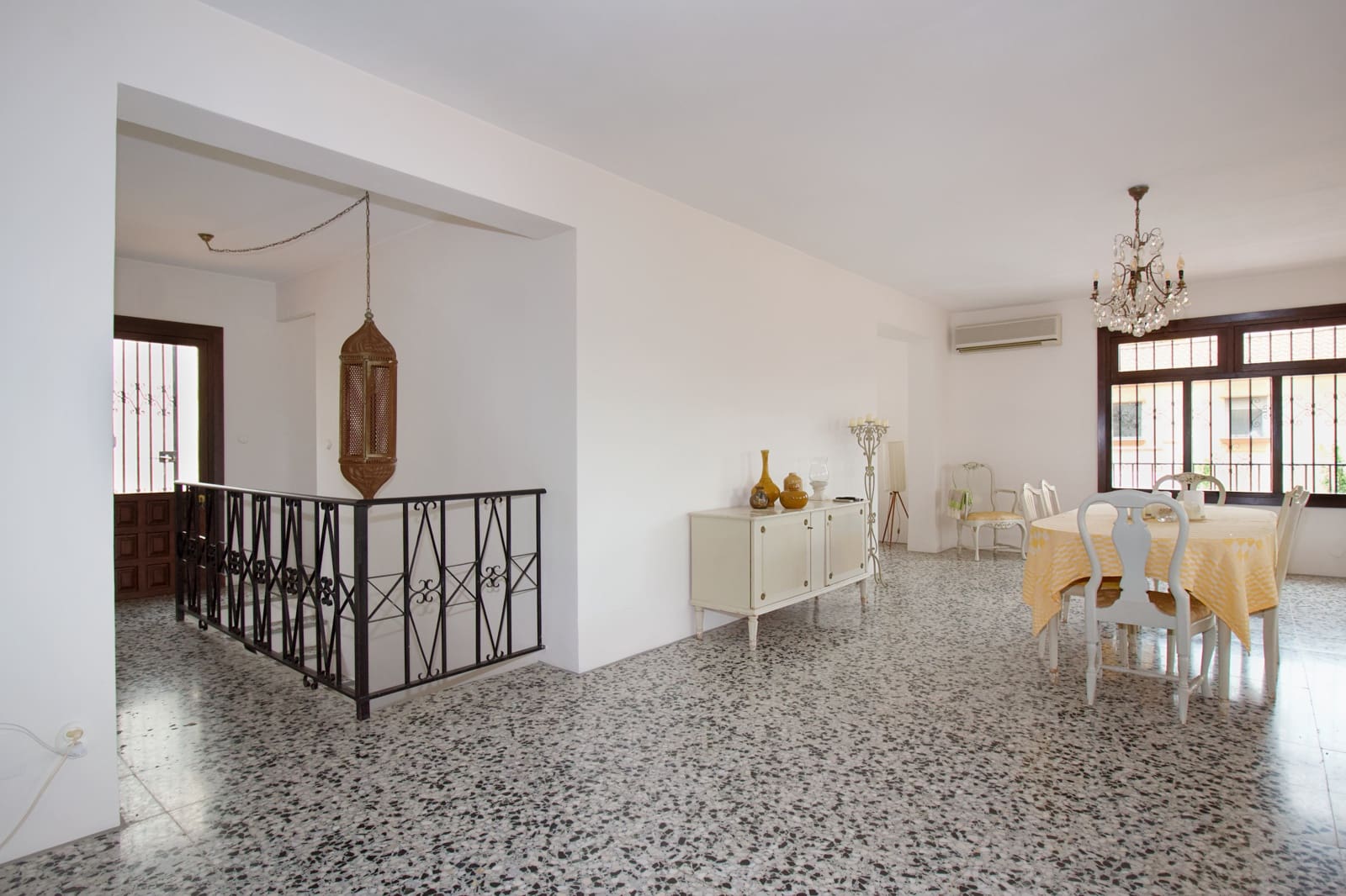 4 soveværelse Villa til salg i Coin med swimmingpool garage - € 550.000 (Ref: 8698404)