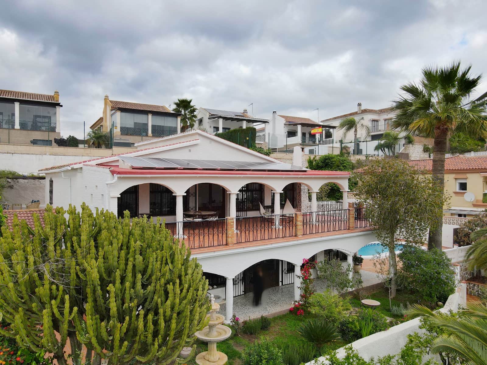 4 soveværelse Villa til salg i Coin med swimmingpool garage - € 550.000 (Ref: 8698404)