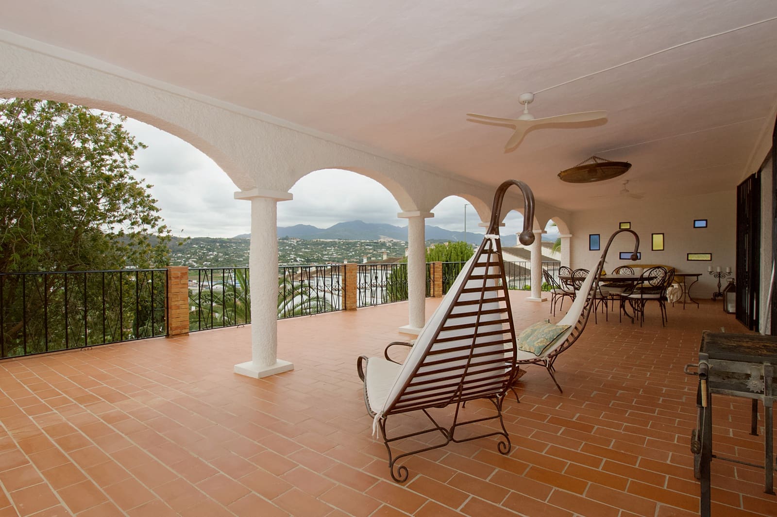 4 soveværelse Villa til salg i Coin med swimmingpool garage - € 550.000 (Ref: 8698404)