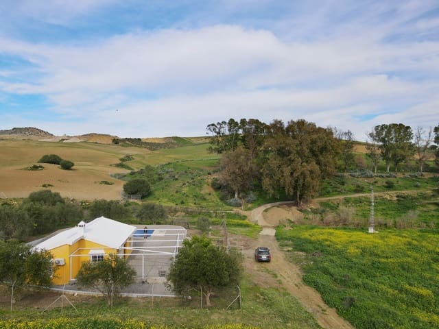 Finca/Casa Rural de 2 habitaciones en Coín en venta con piscina - 250.000 € (Ref: 8725297)