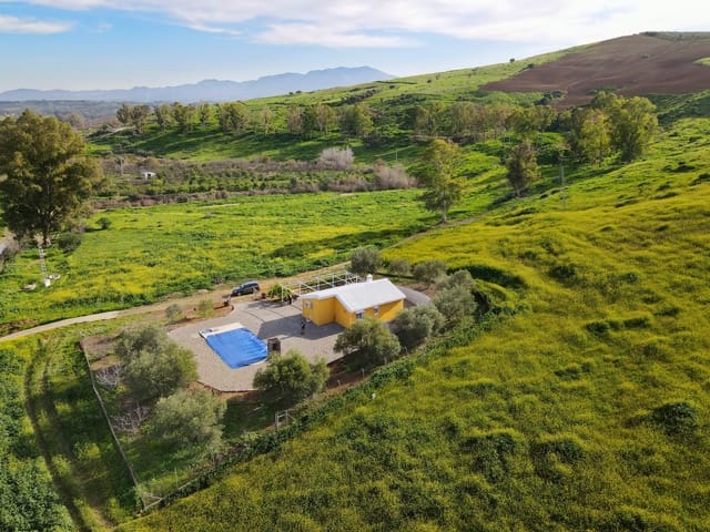 Finca/Casa Rural de 2 habitaciones en Coín en venta con piscina - 250.000 € (Ref: 8725297)