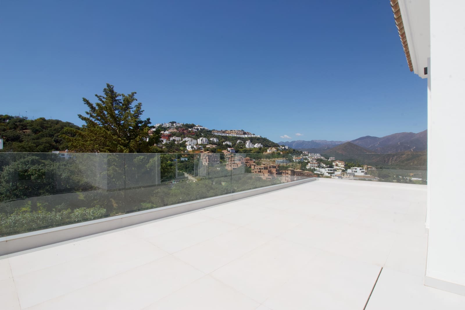 4 sypialnia Willa na sprzedaż w La Mairena z basenem garażem - 2 195 000 € (Ref: 8905712)