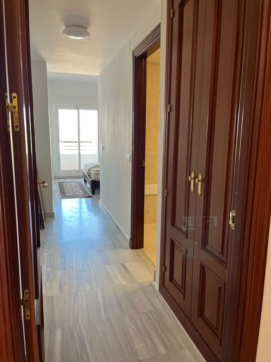 Apartamento de 2 habitaciones en Alhaurín el Grande en alquiler con piscina - 1.200 € (Ref: 8911519)