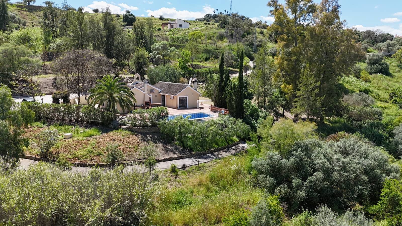 4 soveværelse Finca/Landehus til salg i Coin med swimmingpool - € 449.000 (Ref: 8941774)