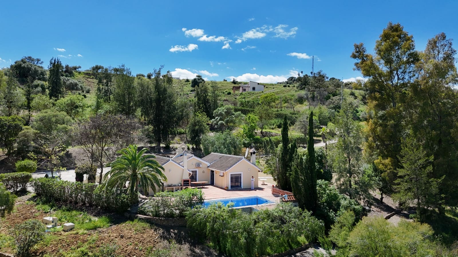 4 soveværelse Finca/Landehus til salg i Coin med swimmingpool - € 449.000 (Ref: 8941774)