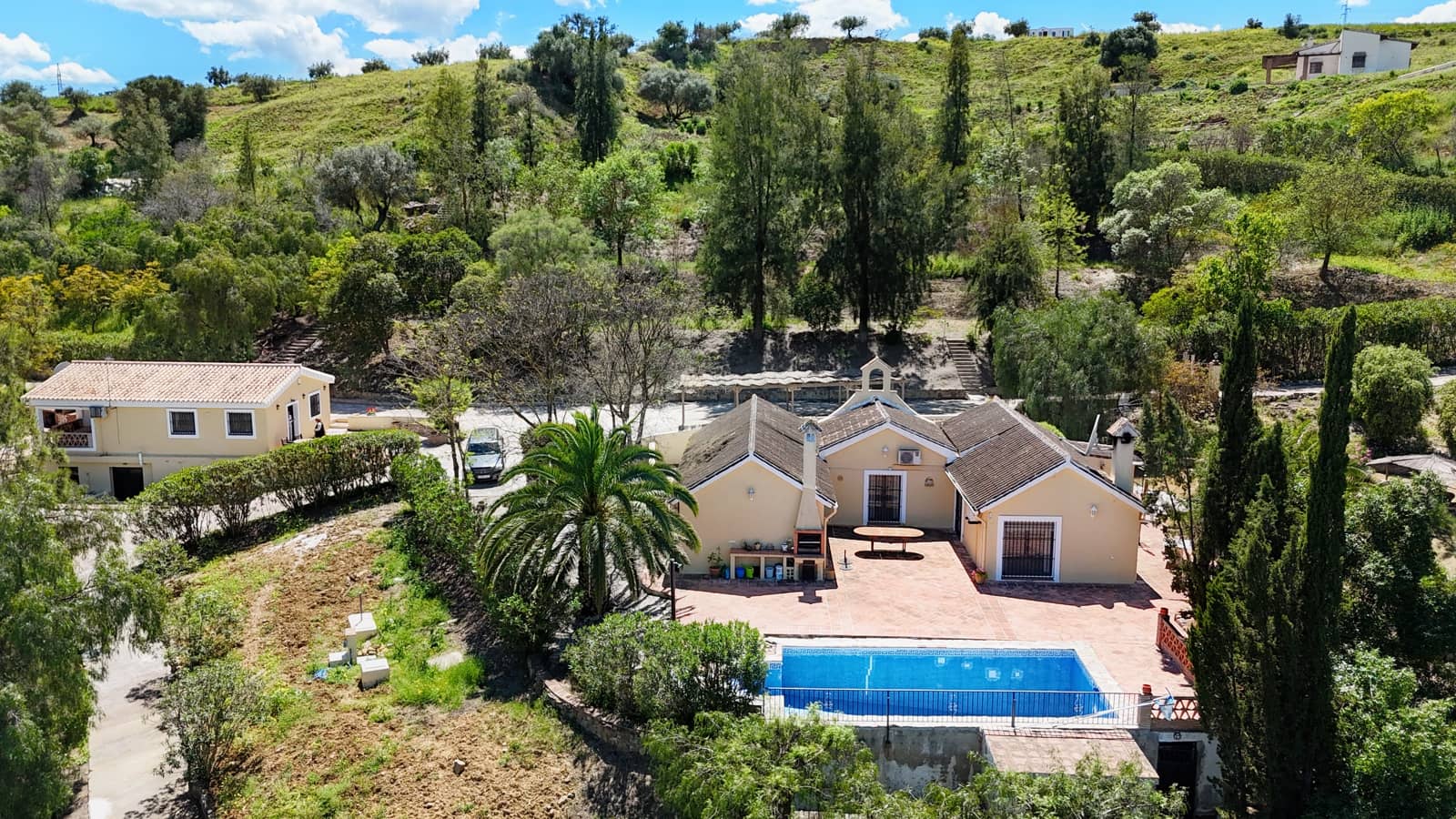 4 soveværelse Finca/Landehus til salg i Coin med swimmingpool - € 449.000 (Ref: 8941774)