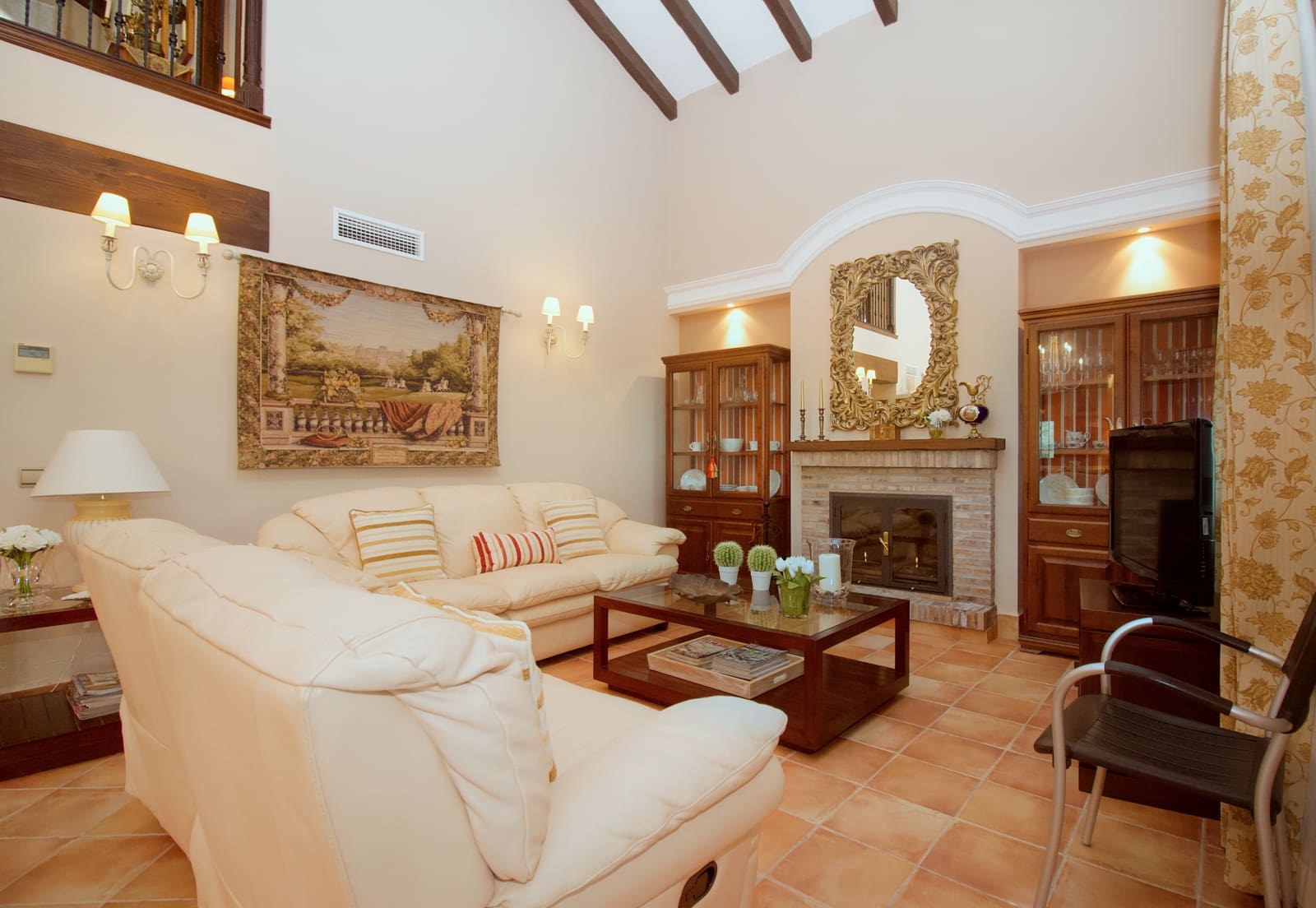 4 soveværelse Finca/Landehus til salg i Guaro - € 395.000 (Ref: 8989653)