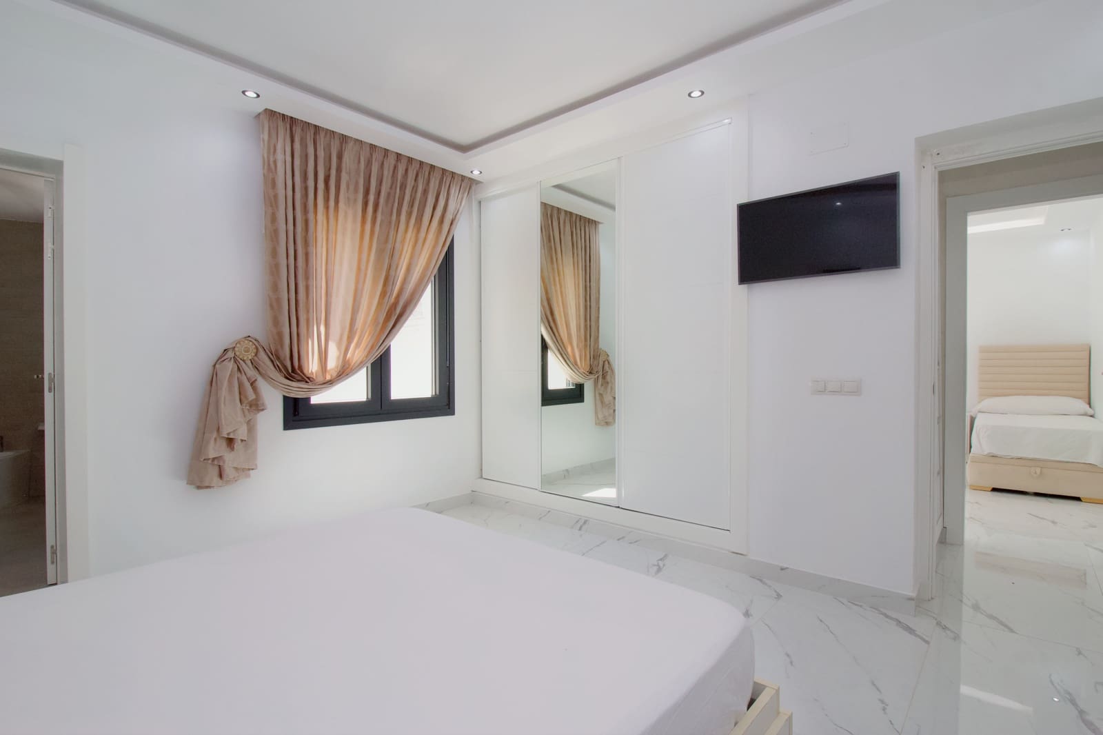 4 soveværelse Villa til salg i Mijas med swimmingpool garage - € 1.395.000 (Ref: 9015896)