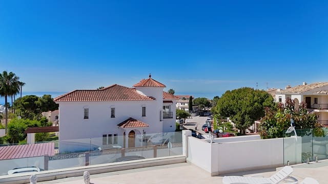 4 sypialnia Willa na sprzedaż w Mijas z basenem garażem - 1 395 000 € (Ref: 9015896)