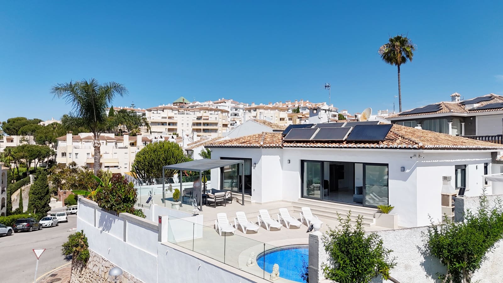4 soveværelse Villa til salg i Mijas med swimmingpool garage - € 1.395.000 (Ref: 9015896)