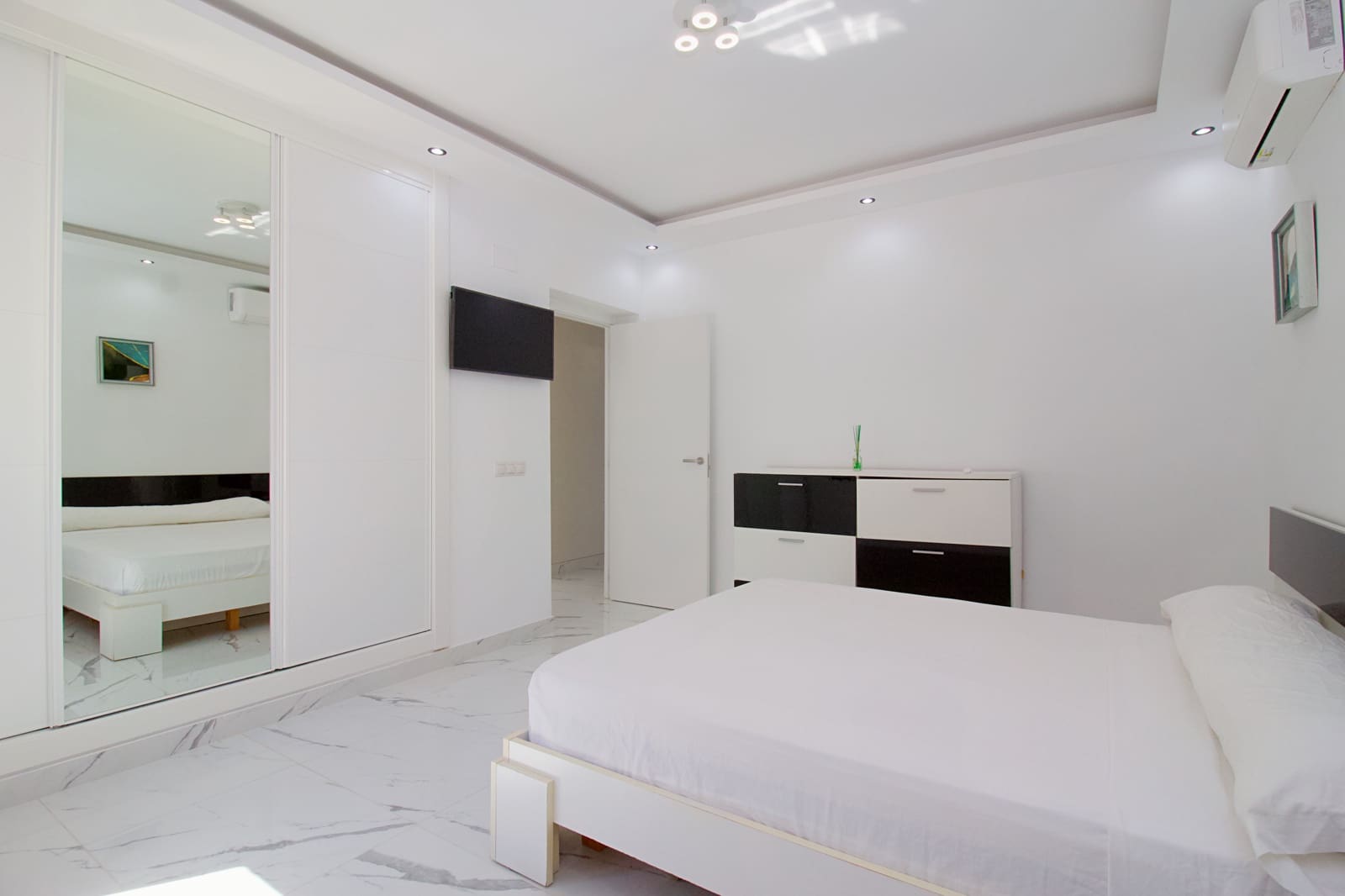 4 soveværelse Villa til salg i Mijas med swimmingpool garage - € 1.395.000 (Ref: 9015896)