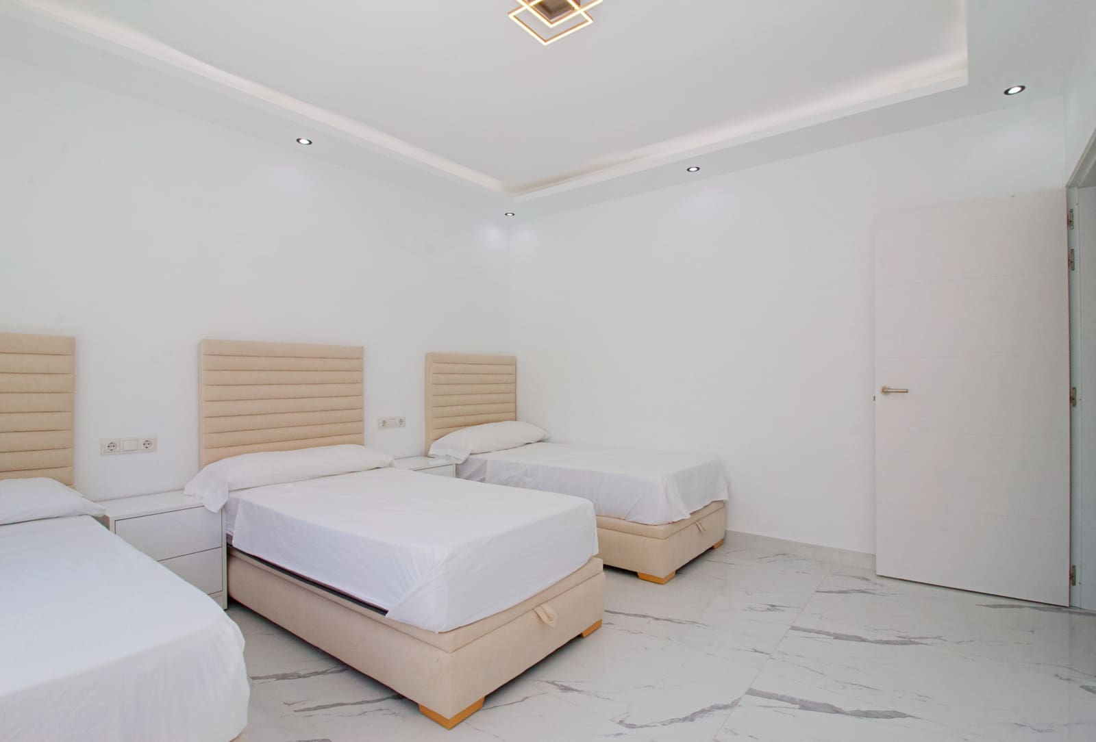 4 soveværelse Villa til salg i Mijas med swimmingpool garage - € 1.395.000 (Ref: 9015896)