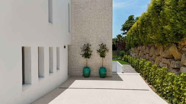 4 sypialnia Willa na sprzedaż w Estepona z basenem - 1 795 000 € (Ref: 9061871)