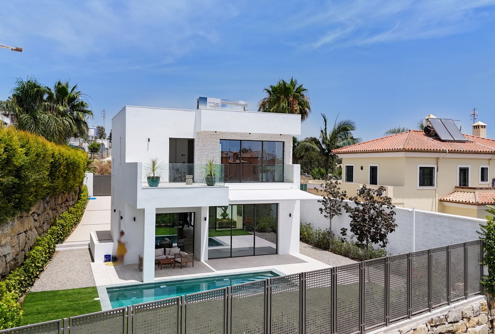 4 sypialnia Willa na sprzedaż w Estepona z basenem - 1 795 000 € (Ref: 9061871)