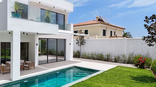 4 soveværelse Villa til salg i Estepona med swimmingpool - € 1.795.000 (Ref: 9061871)