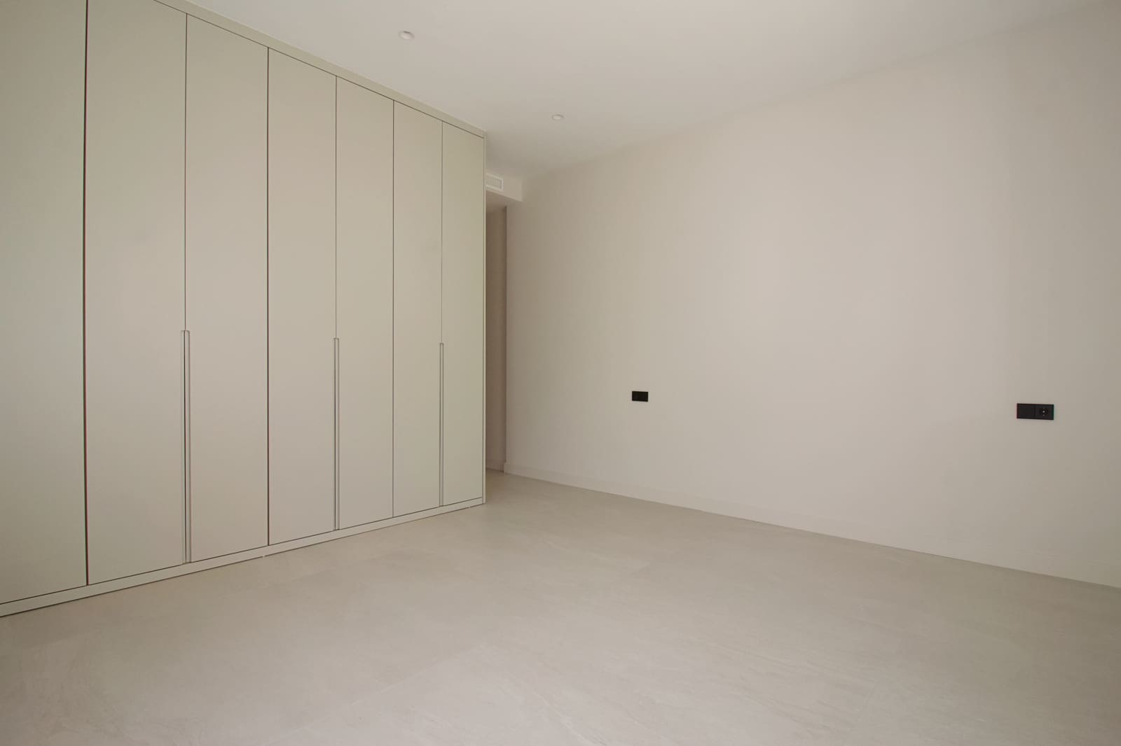 4 sypialnia Willa na sprzedaż w Estepona z basenem - 1 795 000 € (Ref: 9061871)