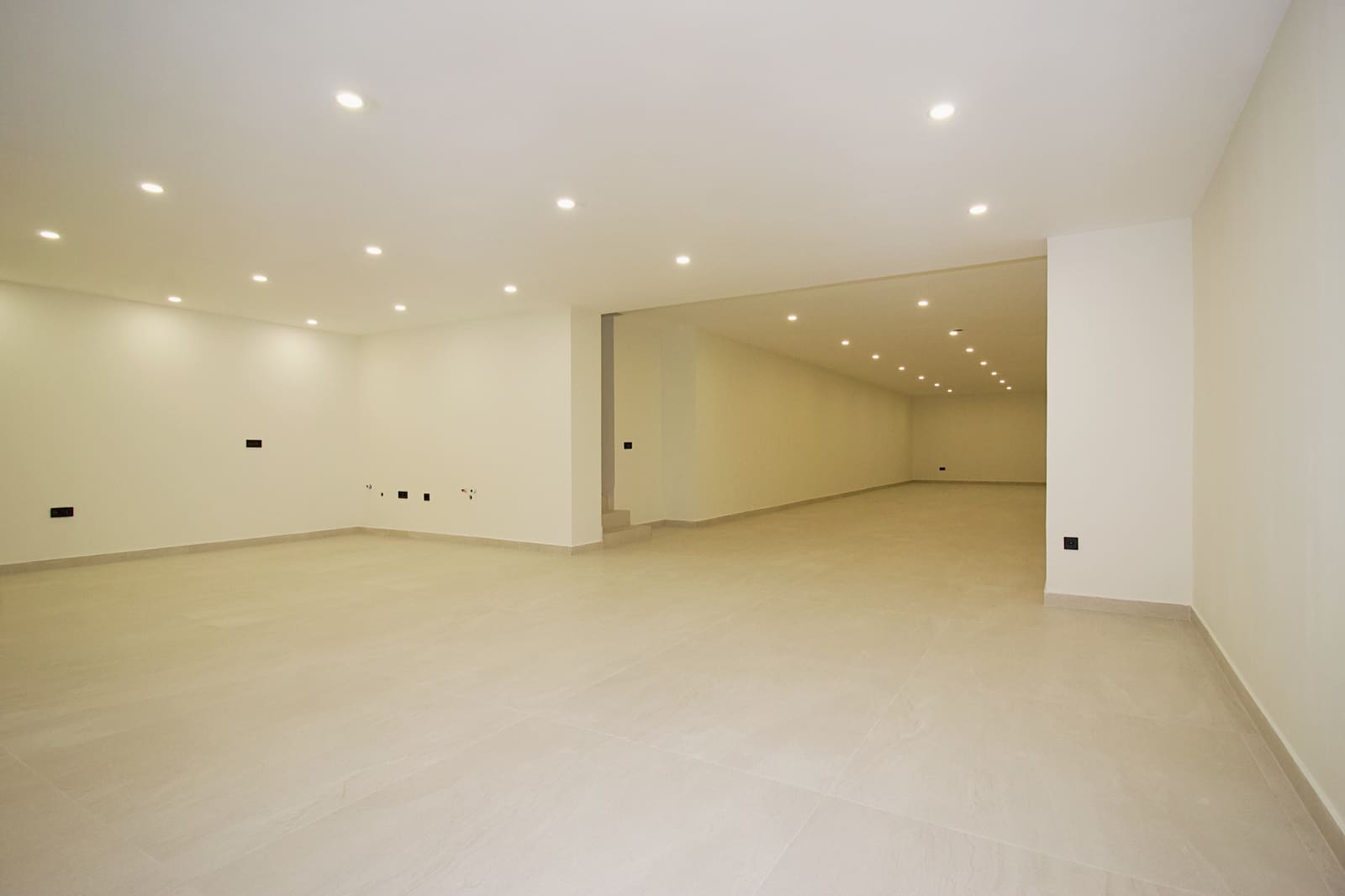 4 sypialnia Willa na sprzedaż w Estepona z basenem - 1 795 000 € (Ref: 9061871)