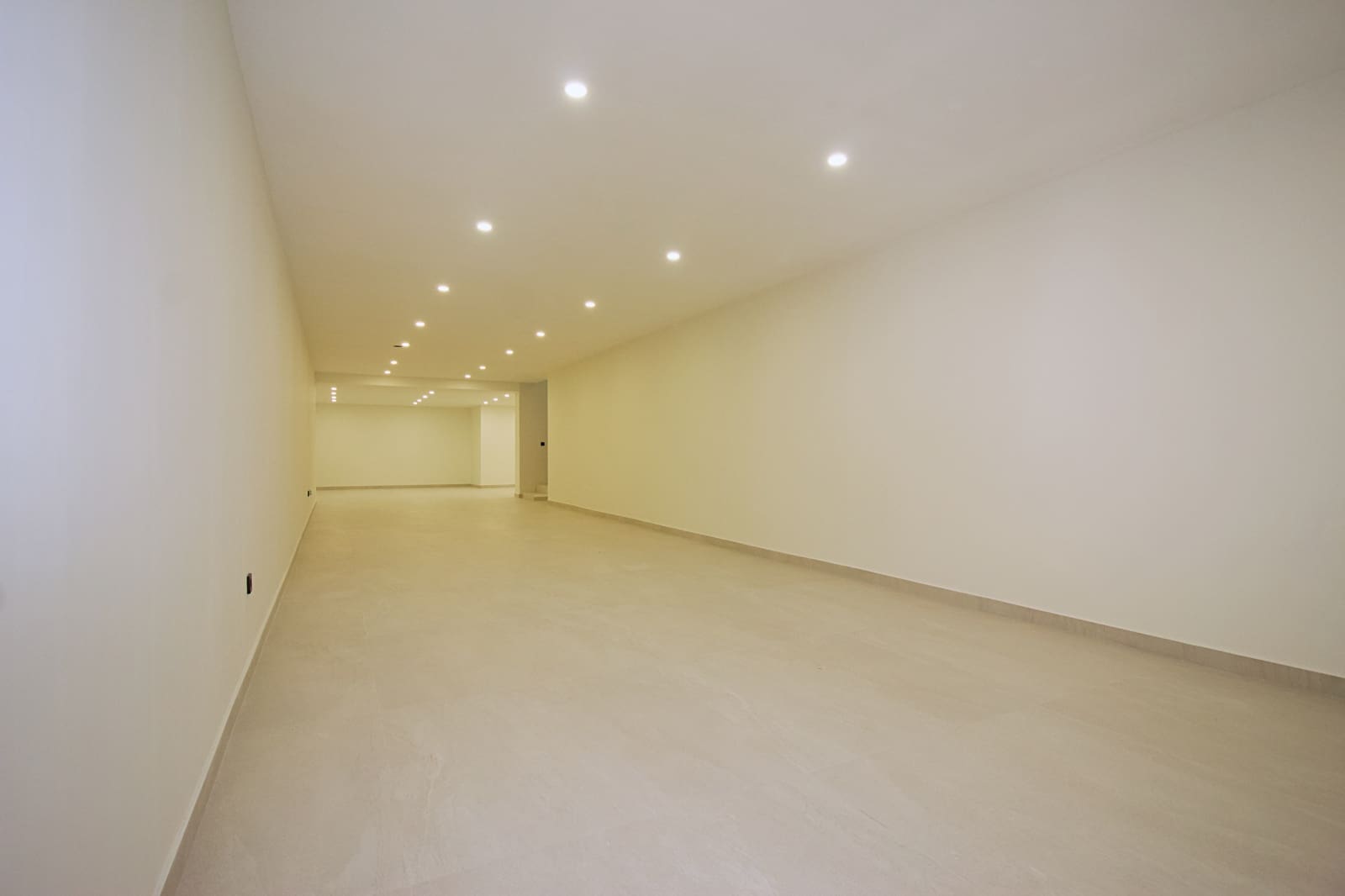 4 sypialnia Willa na sprzedaż w Estepona z basenem - 1 795 000 € (Ref: 9061871)