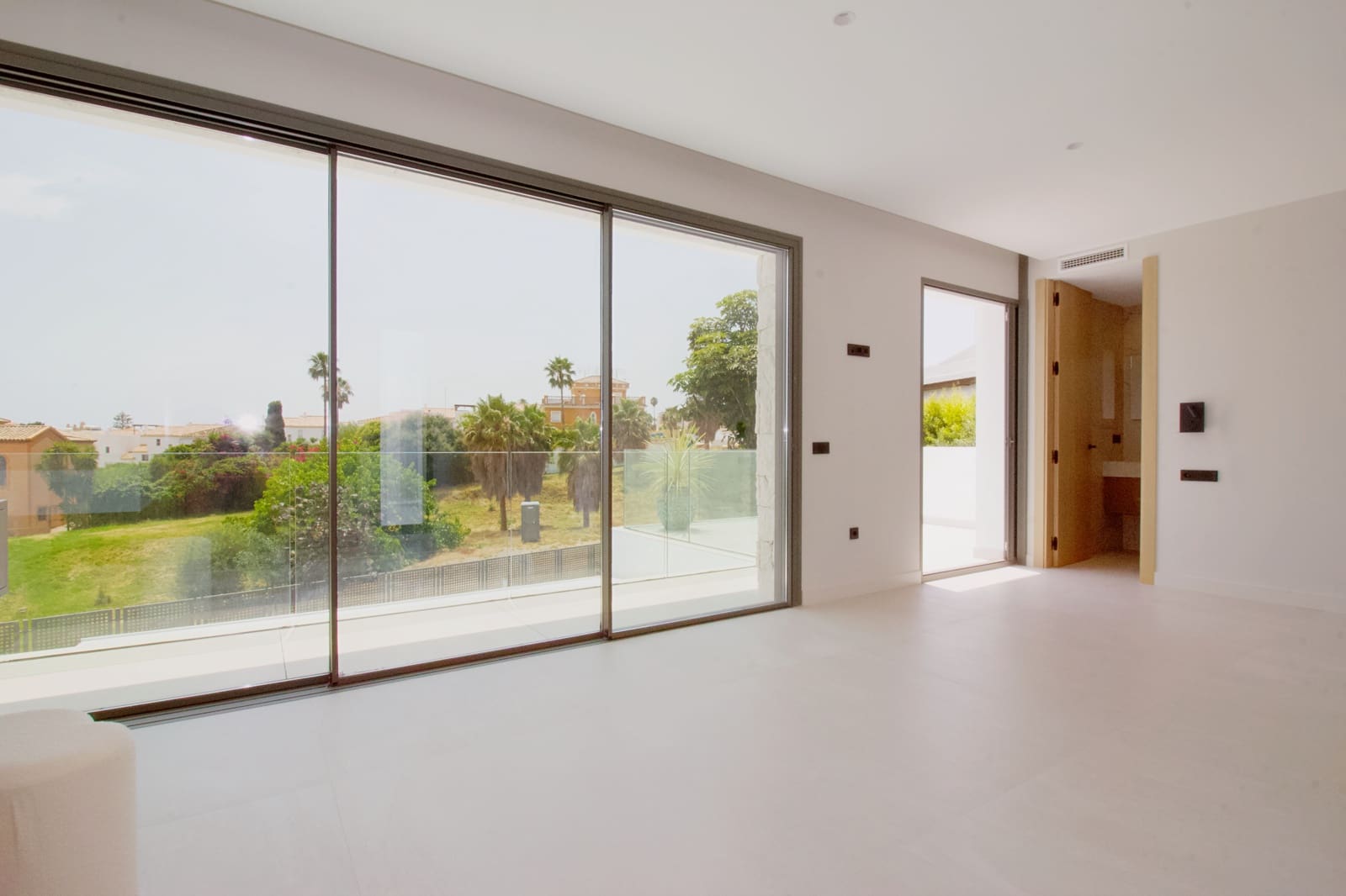 4 sypialnia Willa na sprzedaż w Estepona z basenem - 1 795 000 € (Ref: 9061871)