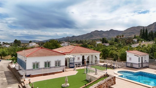 6 makuuhuone Maalaistalo myytävänä paikassa Alhaurín el Grande mukana uima-altaan 
autotalli - 595 000 € (Ref: 9219252)