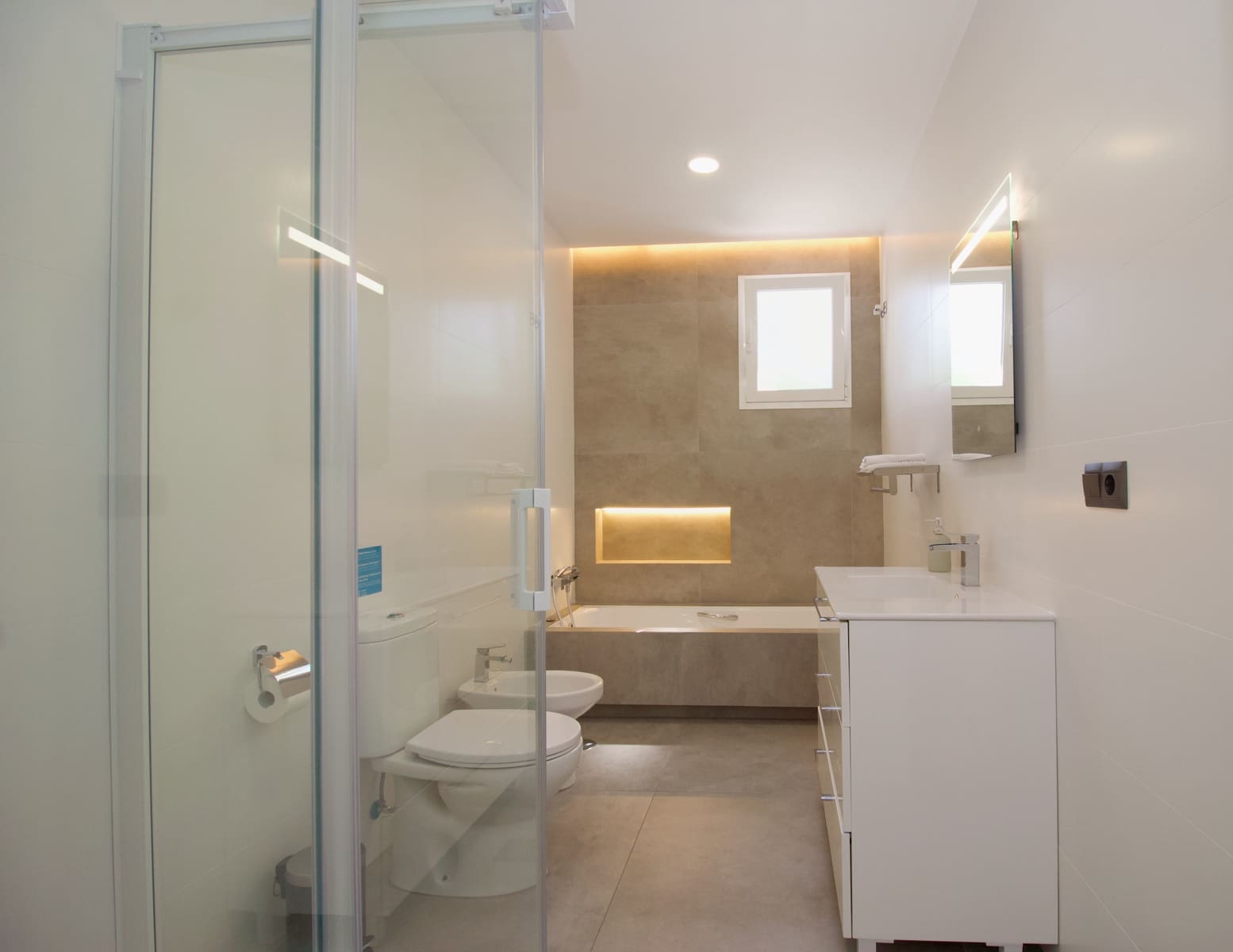 3 bedroom Semi-detached Villa for rent in Coin with pool - € 1,500 (Ref: 9237692)