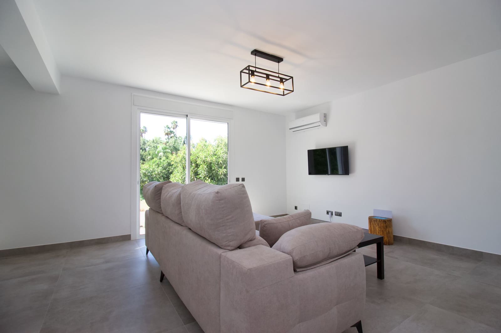 3 bedroom Semi-detached Villa for rent in Coin with pool - € 1,500 (Ref: 9237692)