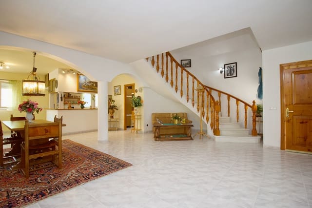 4 makuuhuone Maalaistalo myytävänä paikassa Alhaurín el Grande mukana uima-altaan 
autotalli - 795 000 € (Ref: 9258100)