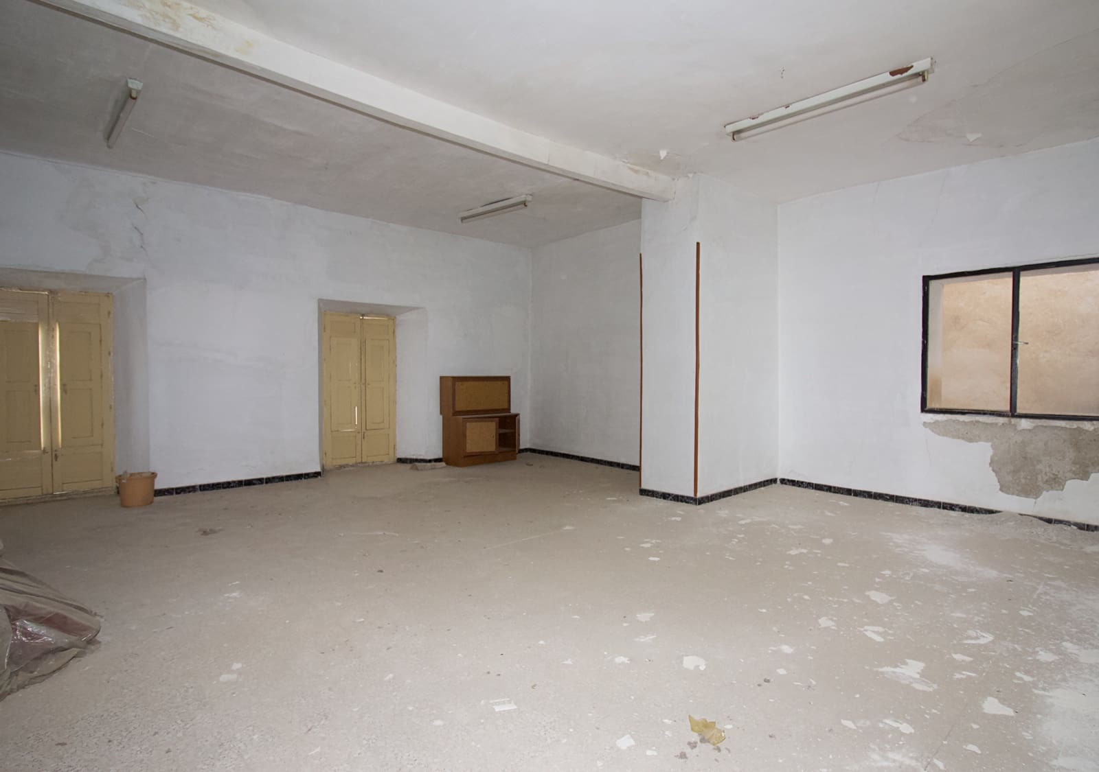 Commercial for sale in Coin - € 750,000 (Ref: 9325417)