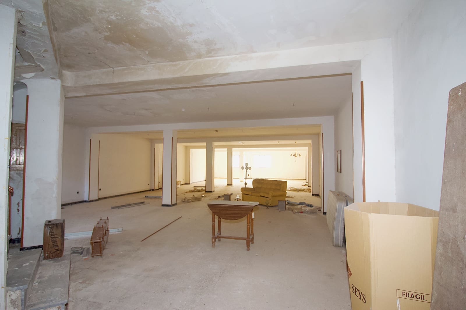 Commercial for sale in Coin - € 750,000 (Ref: 9325417)