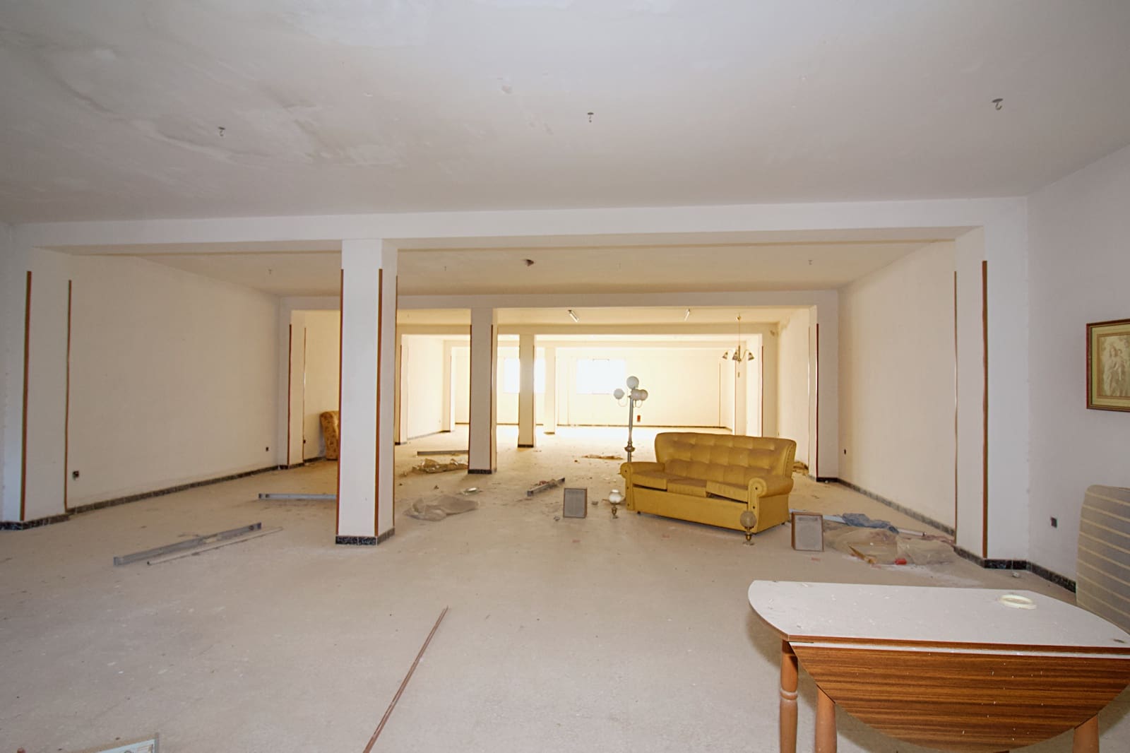 Commercial for sale in Coin - € 750,000 (Ref: 9325417)