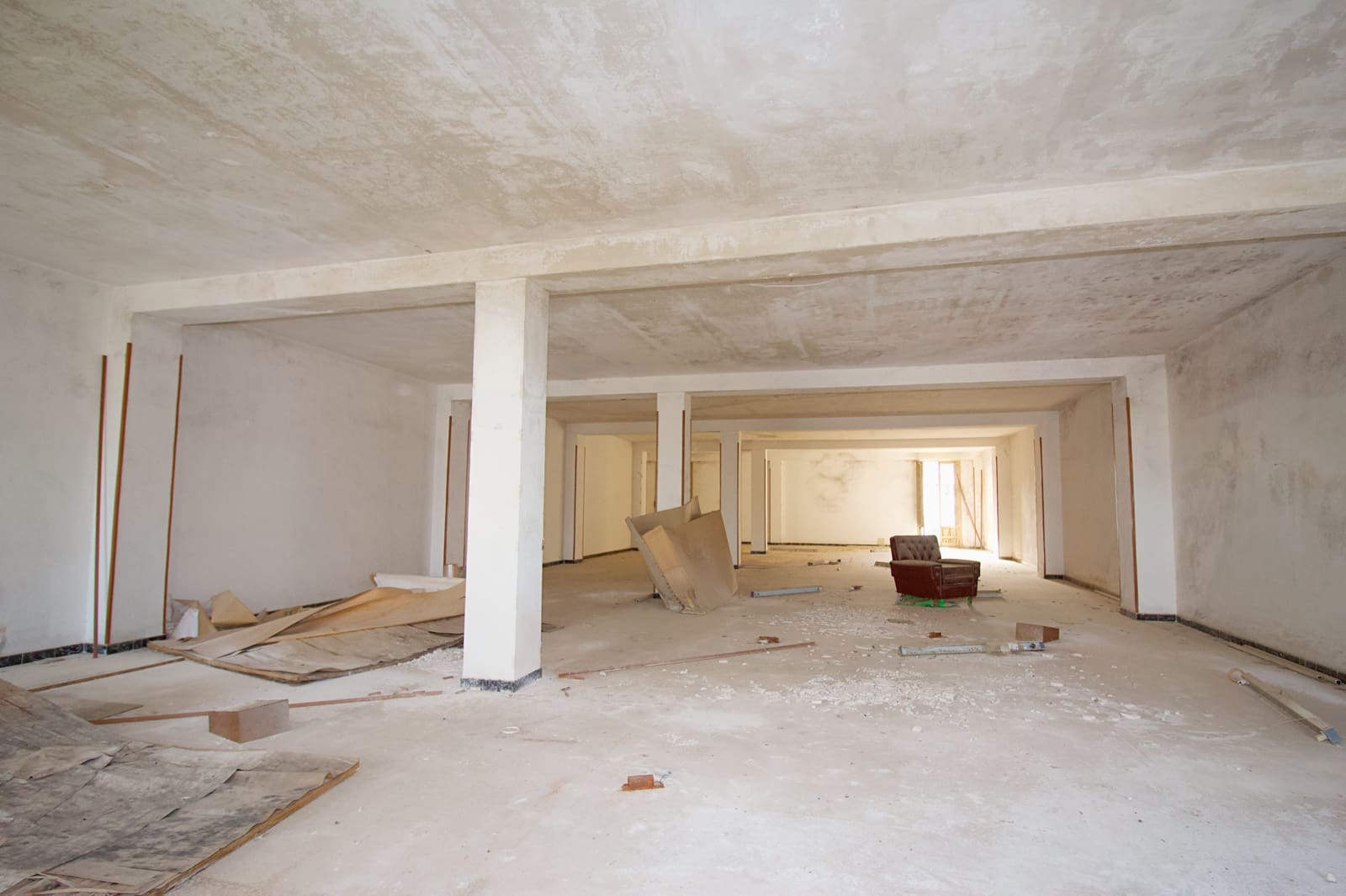 Commercial for sale in Coin - € 750,000 (Ref: 9325417)