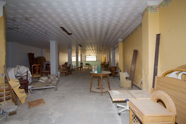 Commercial for sale in Coín - € 750,000 (Ref: 9325417)